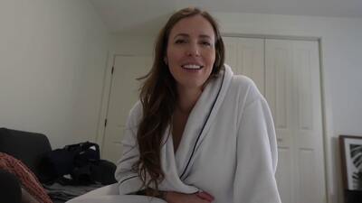 Yogabella – Mommy Compares to Girlfriend